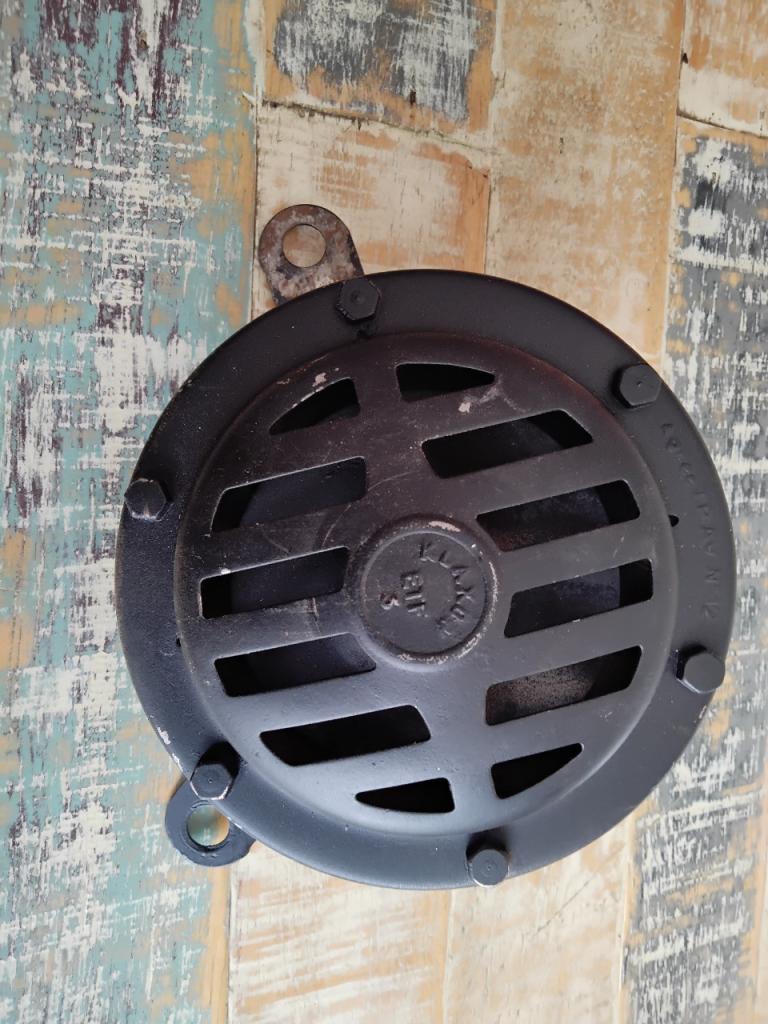 Renault Juvaquatre ,Dauphinoise klaxon 6v LesAnciennes.com