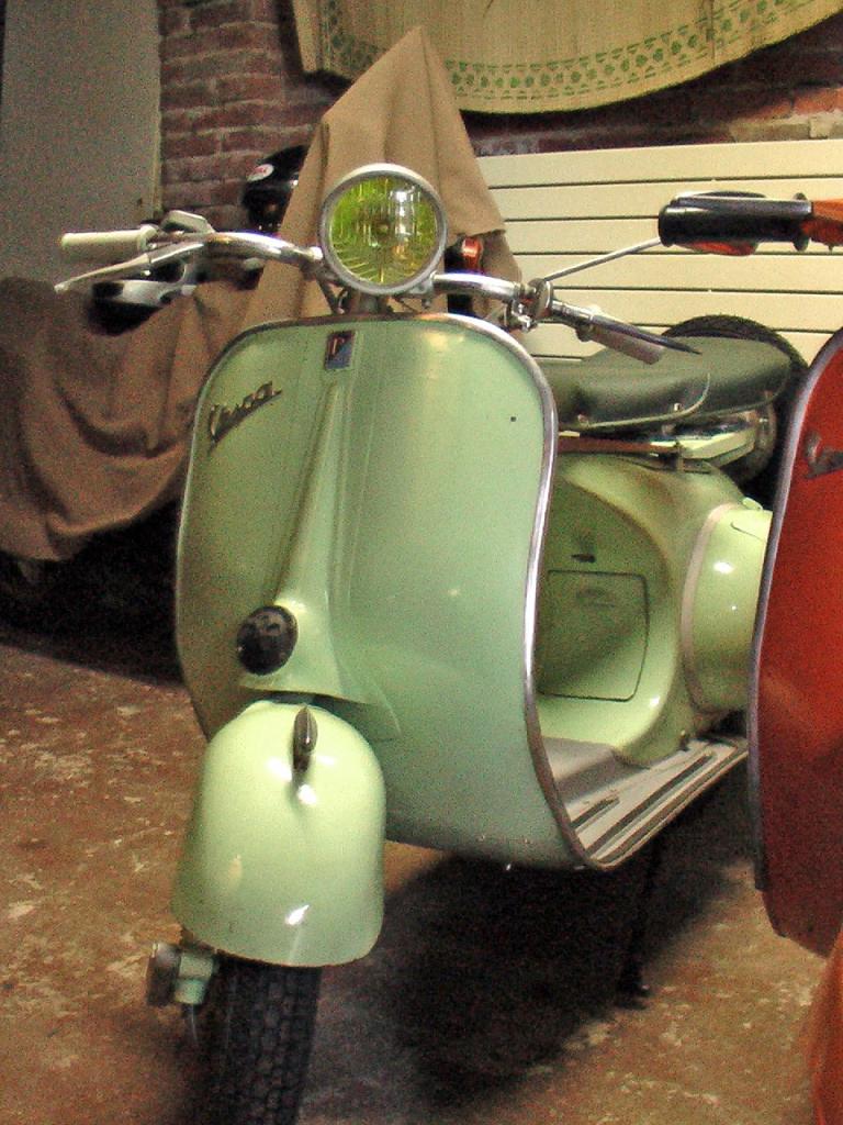 VESPA ACMA 1957 LesAnciennes.com