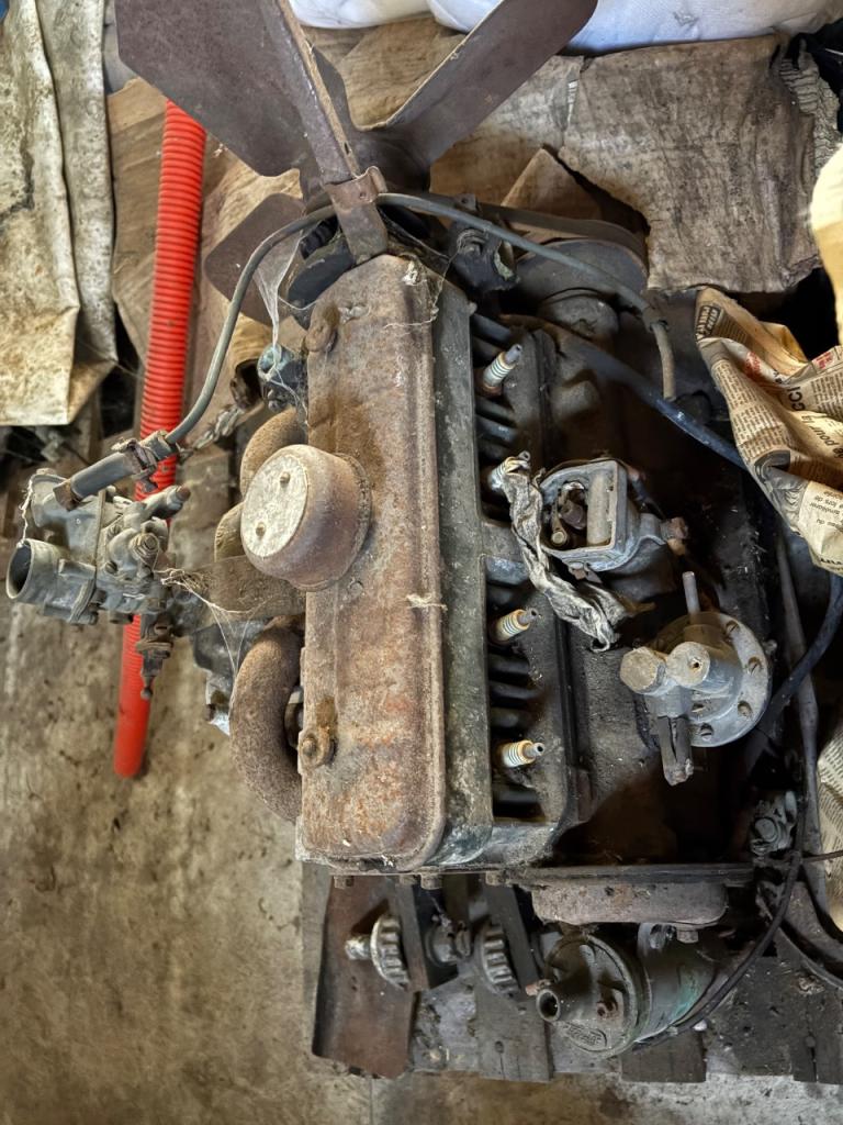 Pièces RENAULT 4CV moteur boîte de vitesse essieu LesAnciennes.com