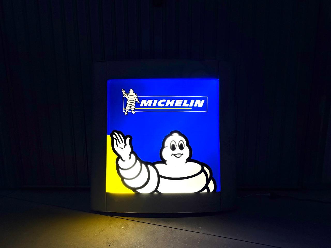 Enseigne du concessionnaire Michelin LesAnciennes.com