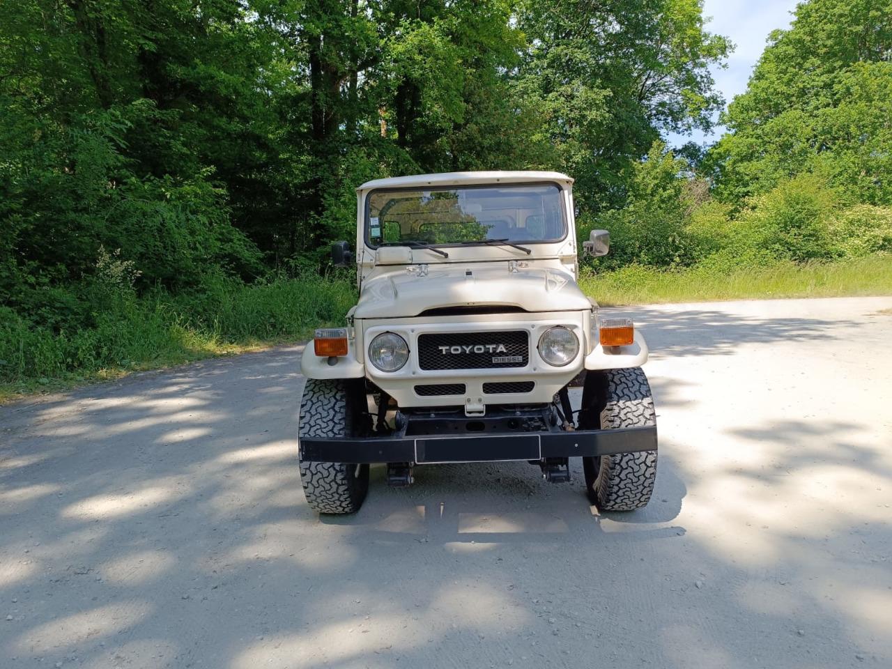 TOYOTA Land Cruiser BJ42 - 1983 LesAnciennes.com