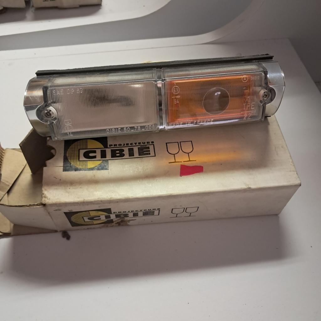 Clignotant veilleuse avg SIMCA 1100 neuf LesAnciennes.com