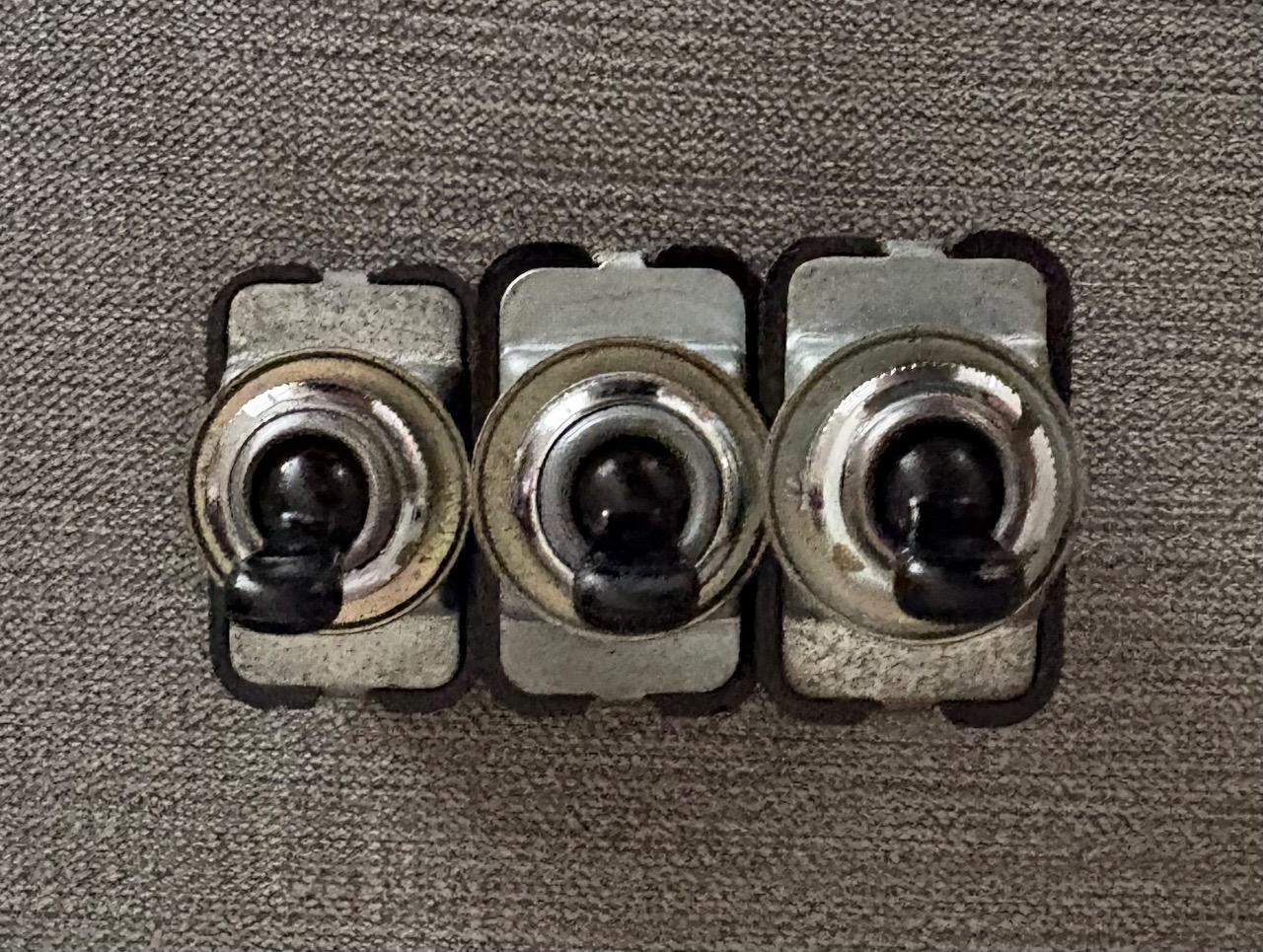 Interrupteur FIAT 500 110 F LesAnciennes.com