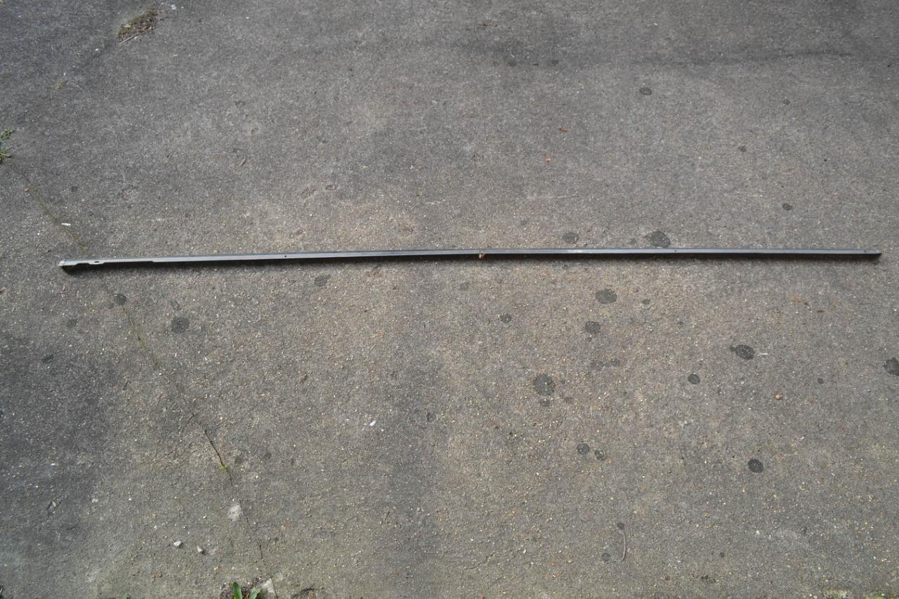 Baguette bas de caisse DT PEUGEOT 504 1930mm LesAnciennes.com