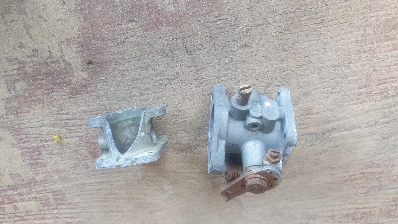 Carburateur GNOME ET RHONE AX2 800 LesAnciennes.com