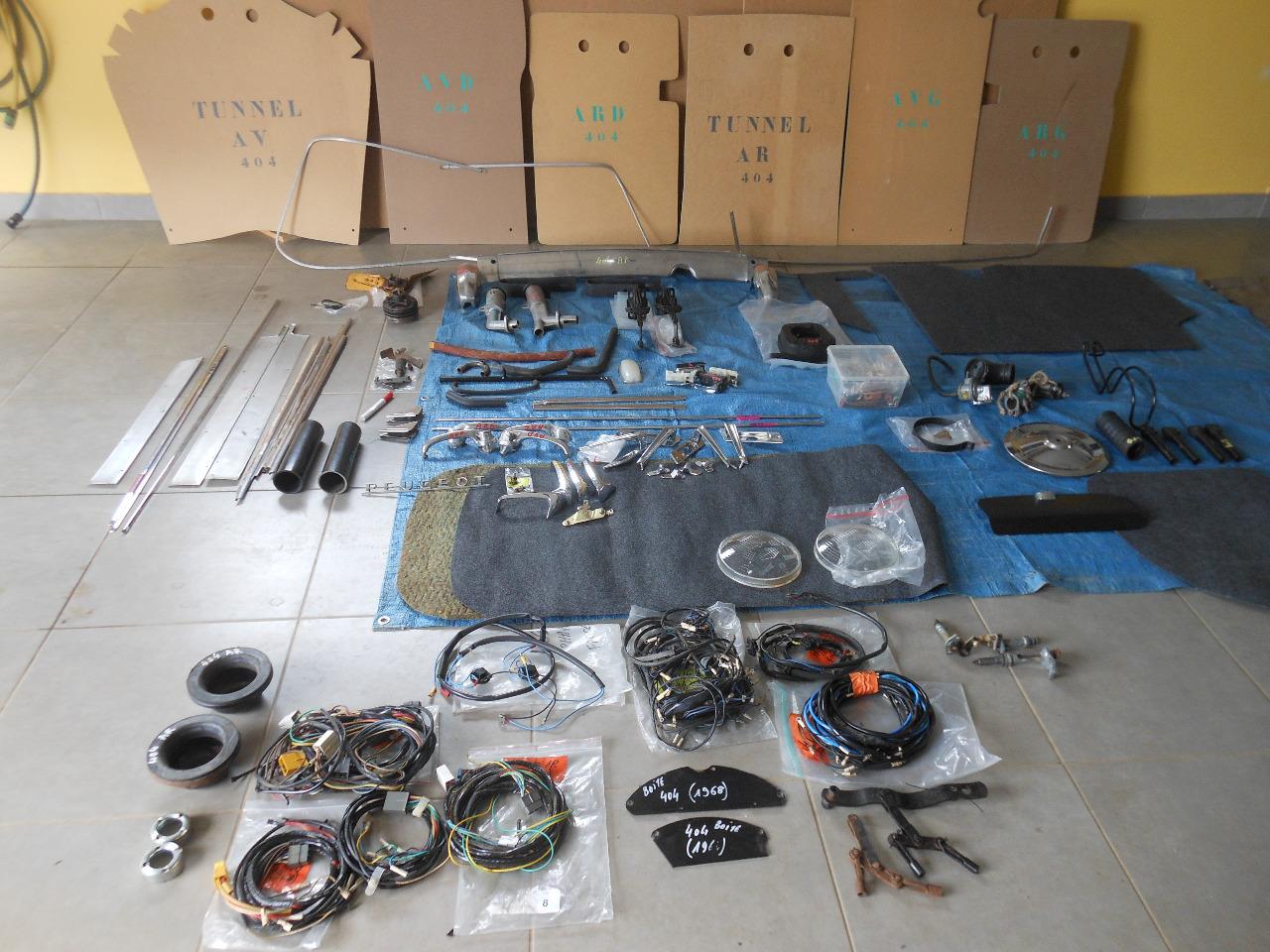 Lot de pièces PEUGEOT 404 LesAnciennes.com