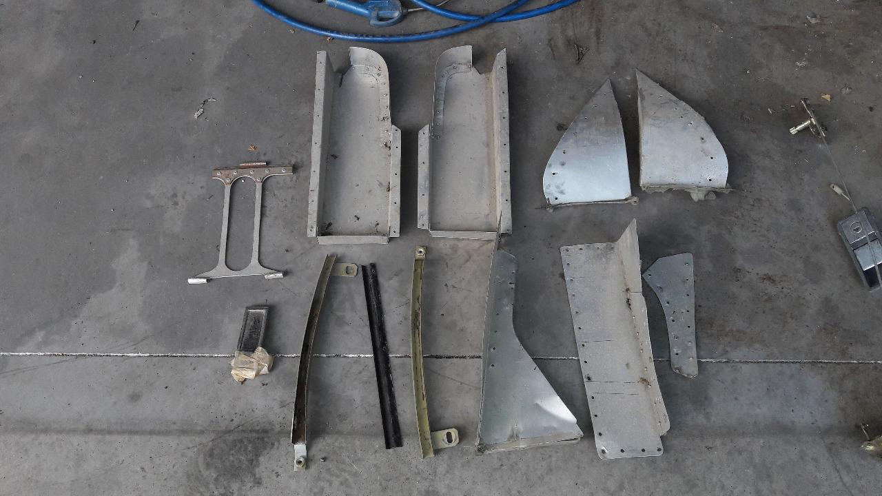 Caches DE TOMASO Pantera LesAnciennes.com