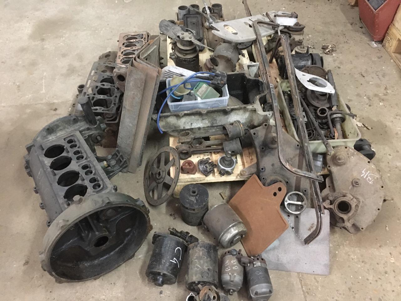 Pièces LOT PIECES VOITURES PIECES VOITURE LesAnciennes.com