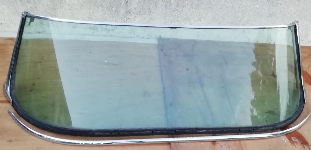 Pare brise JAGUAR Type E cabriolet LesAnciennes.com