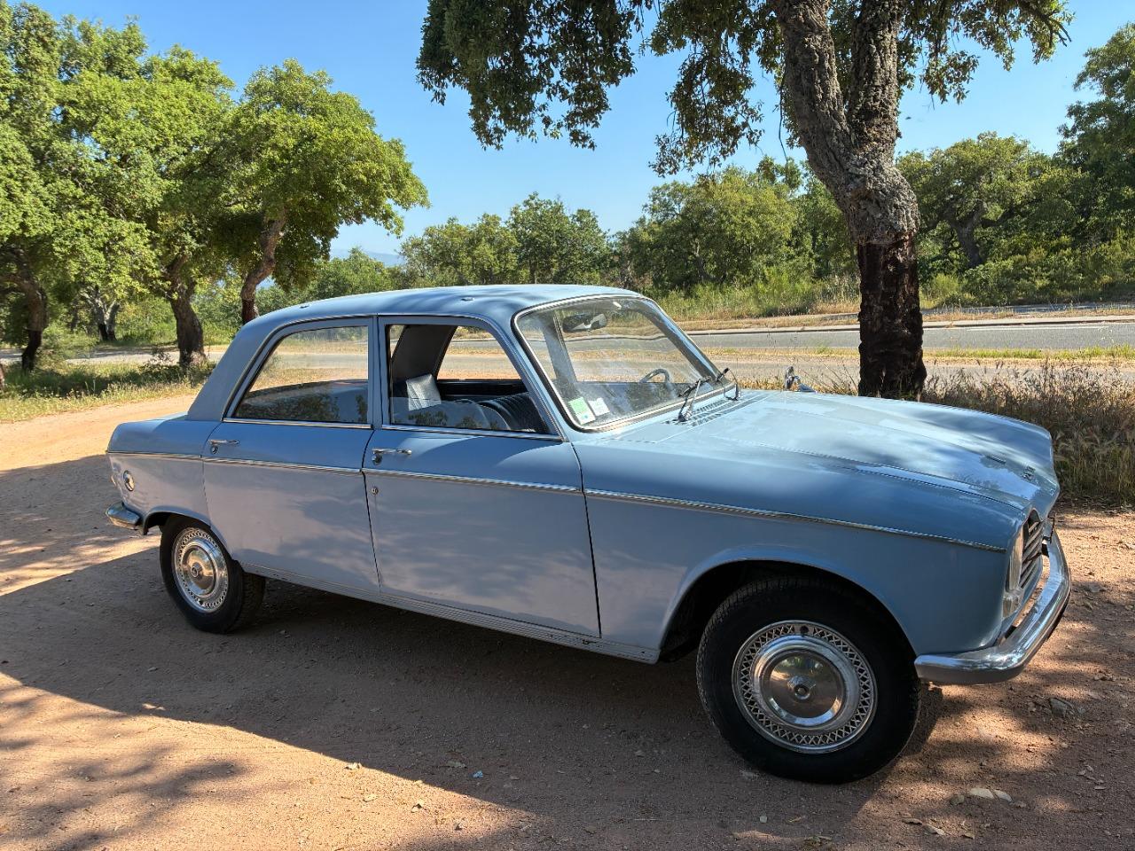 PEUGEOT 204 - 1966 LesAnciennes.com
