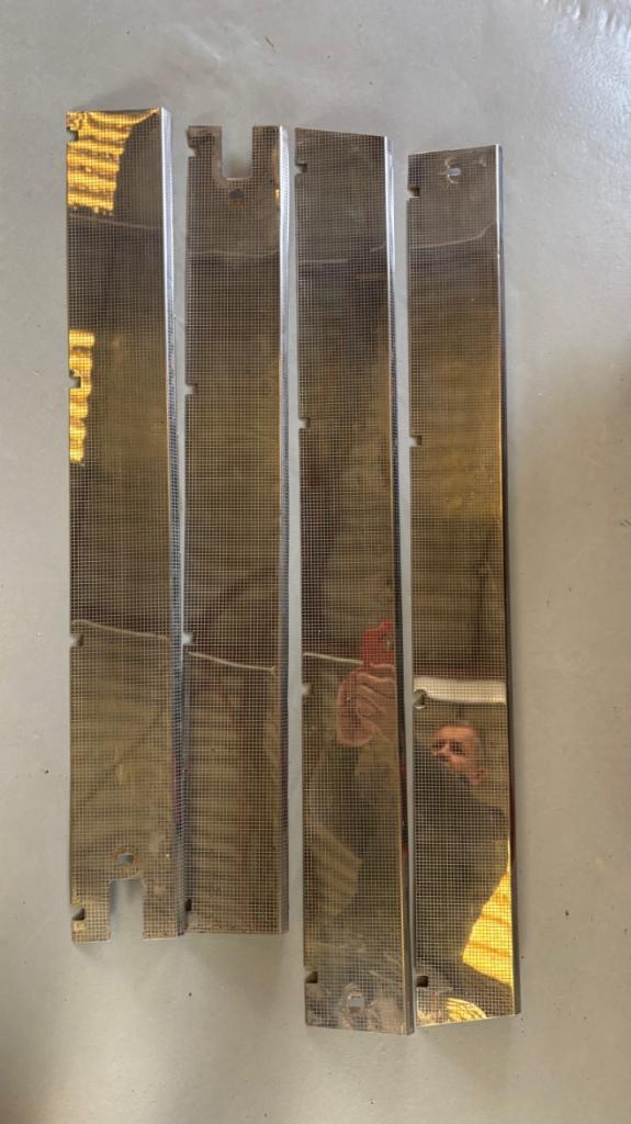 Jeu de 4 Marche Pieds Pallas LesAnciennes.com