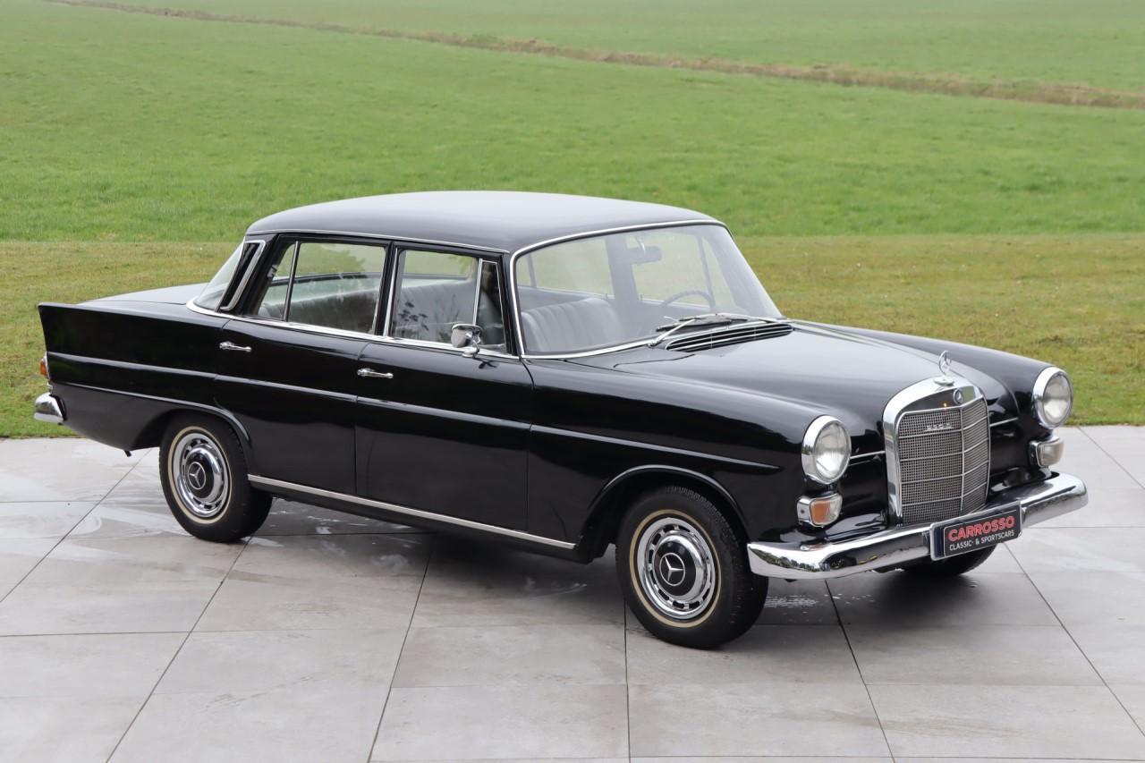 MERCEDES-BENZ 200-serie 230 S W110 - 1967 LesAnciennes.com