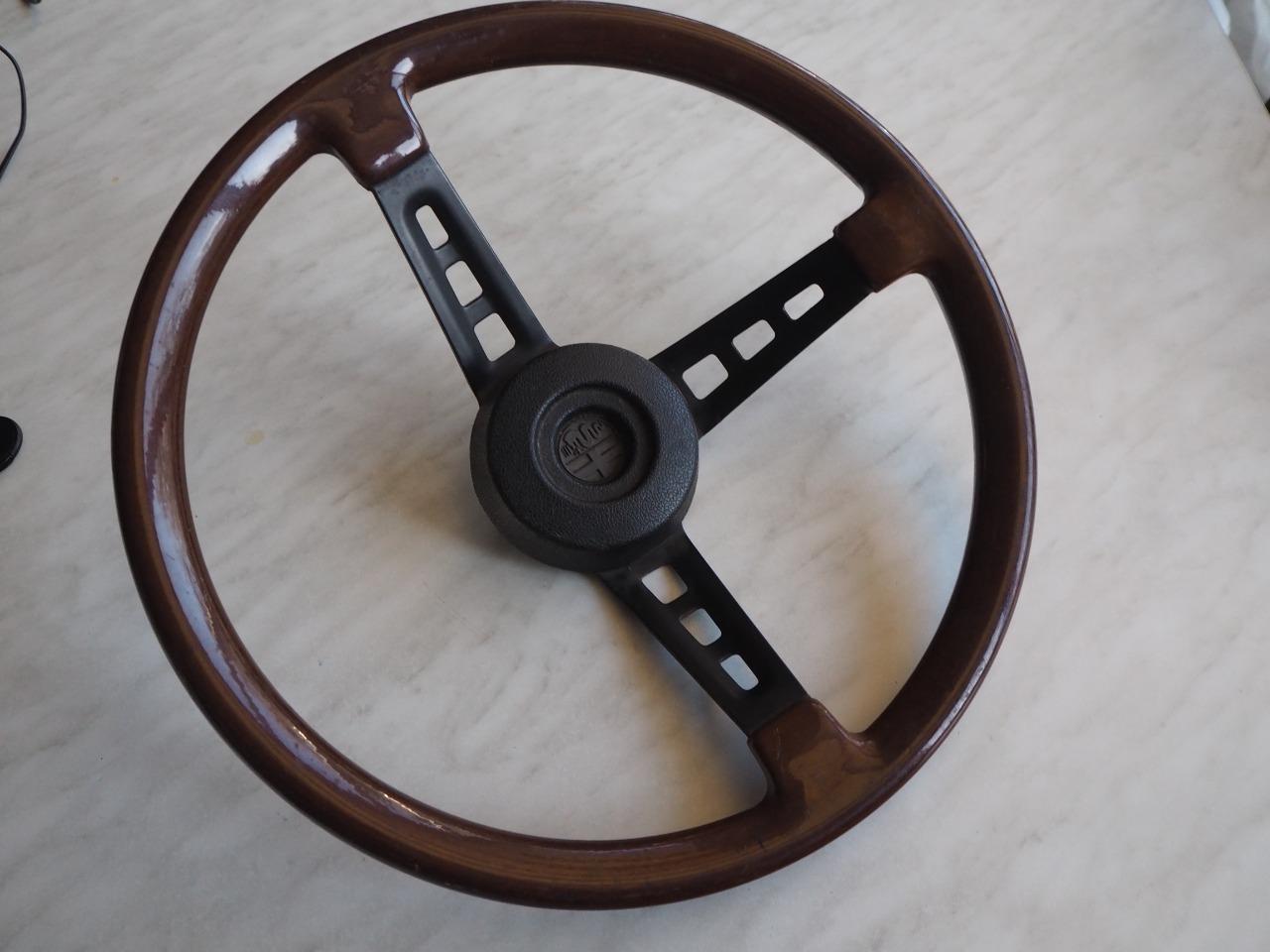 Volant jante bois ALFA ROMEO années 1980 LesAnciennes.com