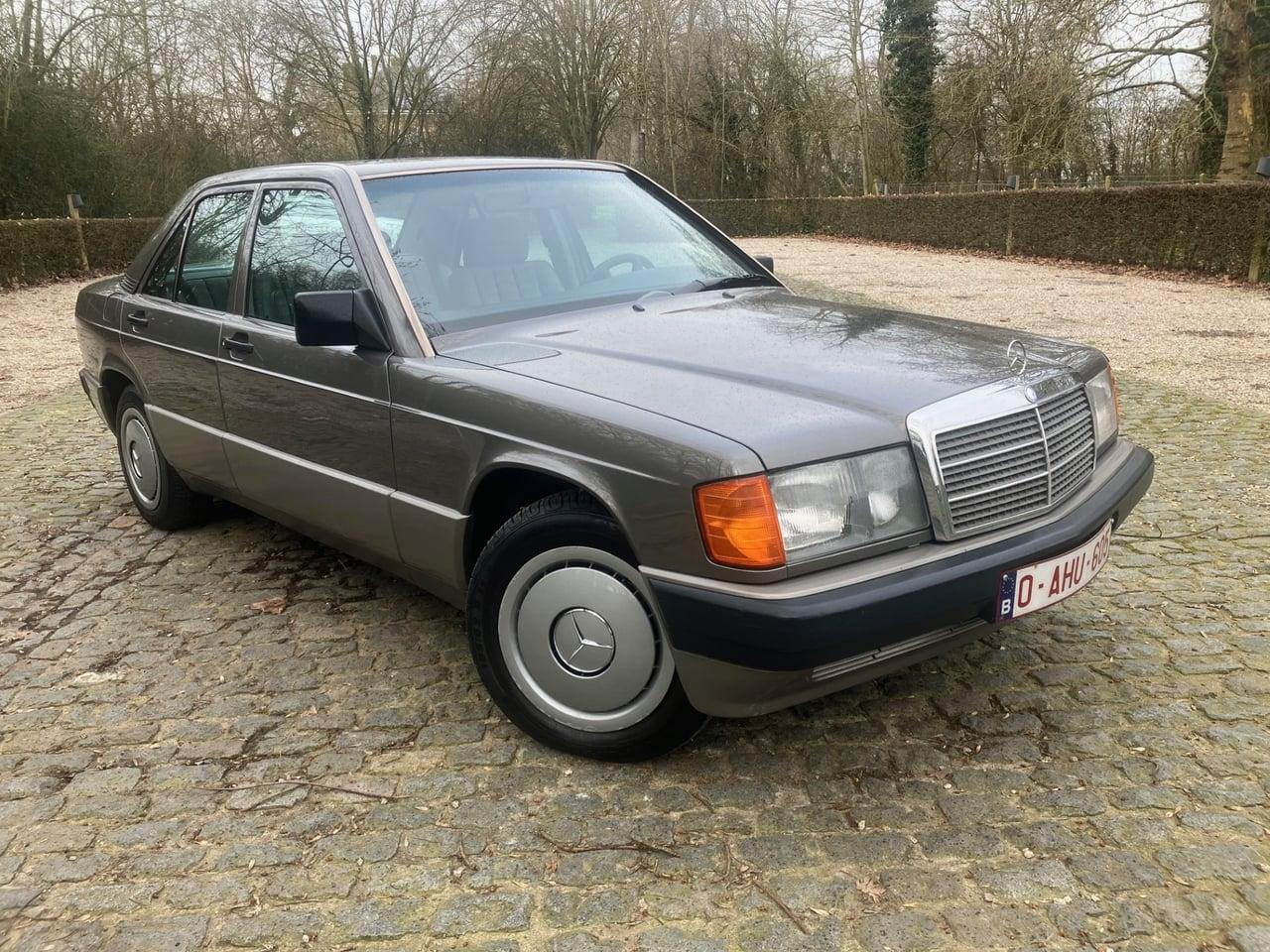 1990 Mercedes-Benz W201 190D 2L Manual LesAnciennes.com