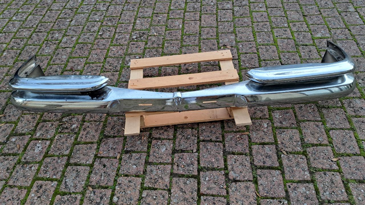 PARE CHOC AV MERCEDES 280 SE W111 LesAnciennes.com