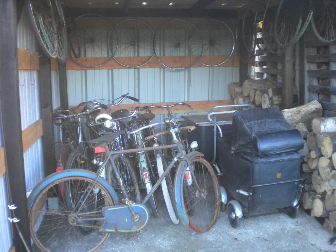 Pièces LOT 8 VELOS 2 landaus terrot 16 roues vélo LesAnciennes.com