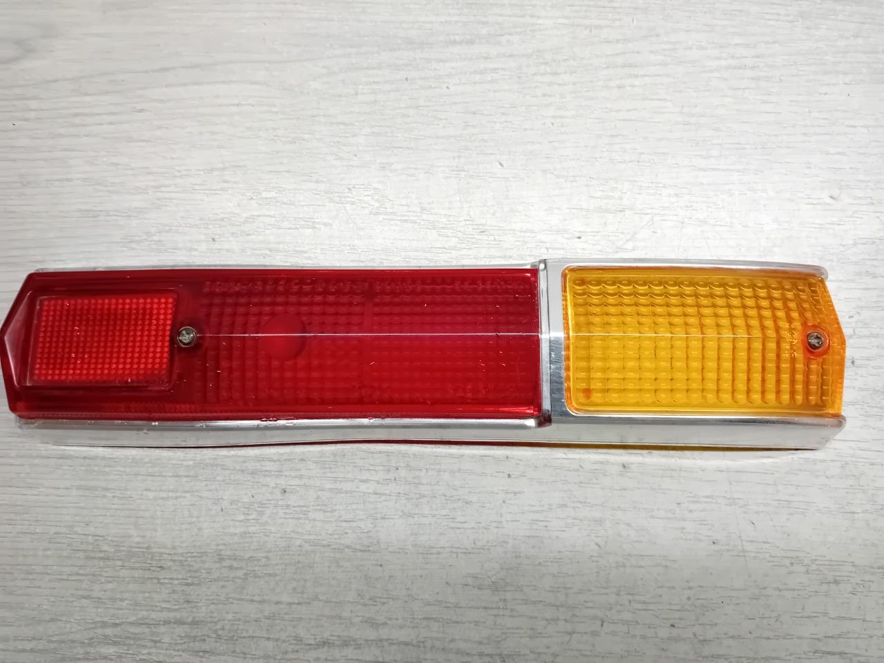 624DP CABOCHON SEIMA FEU ARRIERE DROIT SIMCA 1100 LesAnciennes.com