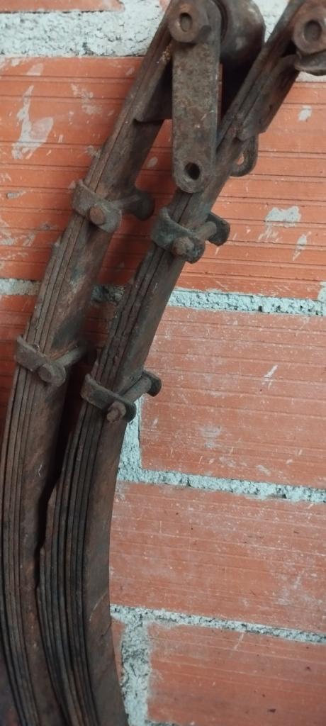 Suspension HOTCHKISS 1350 Anjou ou 2050 LesAnciennes.com