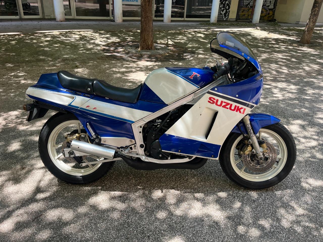 SUZUKI RG 500 RG 400 GAMMA - 1985 LesAnciennes.com