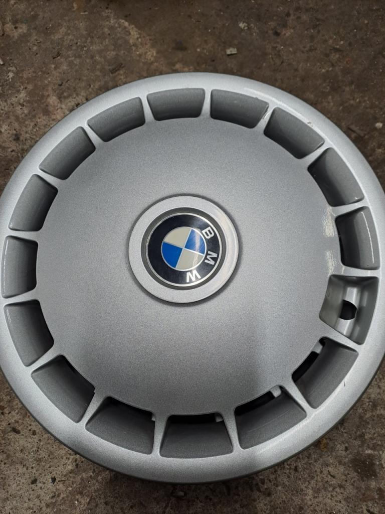 Enjoliveur BMW E30 LesAnciennes.com