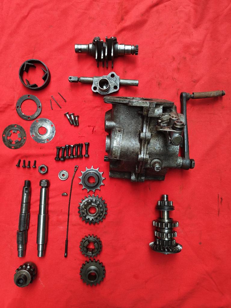 Boite de vitesse PUCH 250 S4 LesAnciennes.com