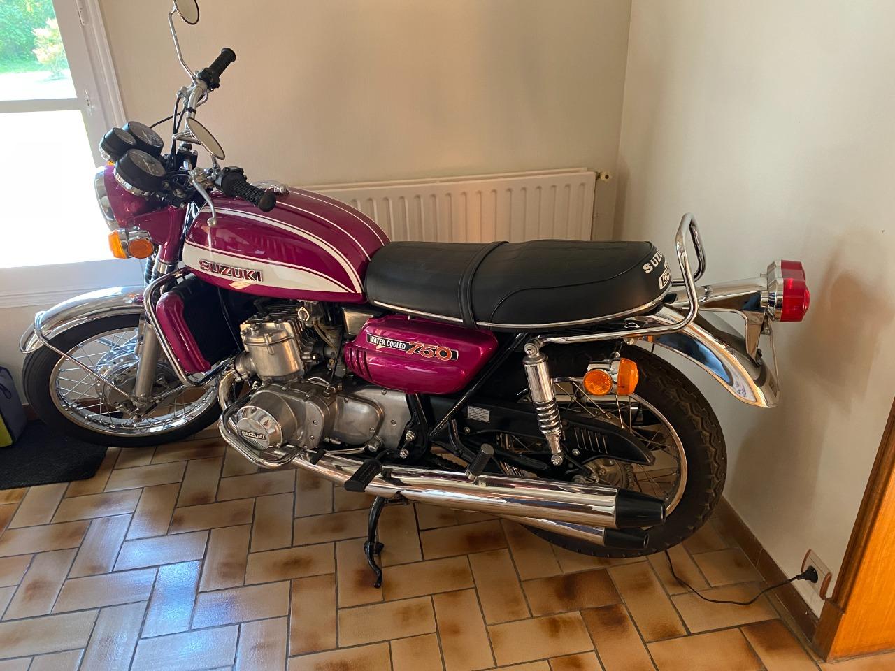SUZUKI GT 750 - 1972 LesAnciennes.com