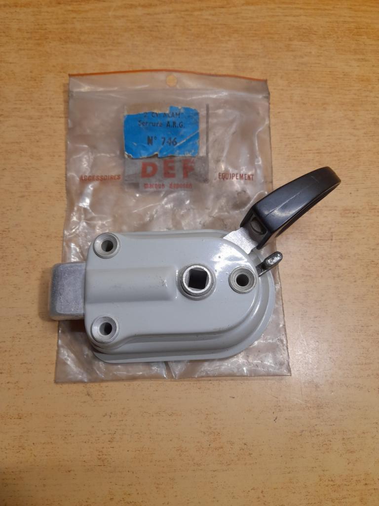 Serrure de porte Arrière Gauche Citroën 2CV AZAM LesAnciennes.com