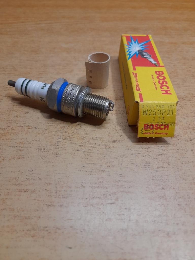 Bougie Porsche 911 (USA) BOSCH W250P21 LesAnciennes.com
