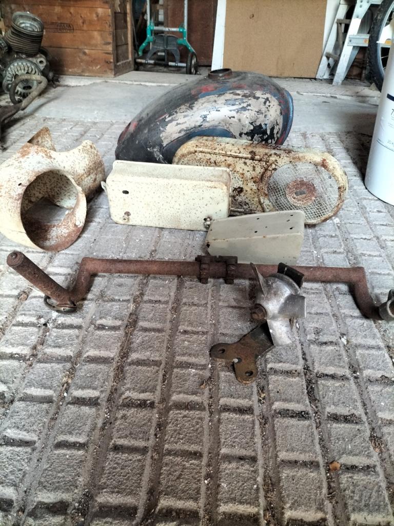 Lot de pièces PEUGEOT Peugeot LesAnciennes.com