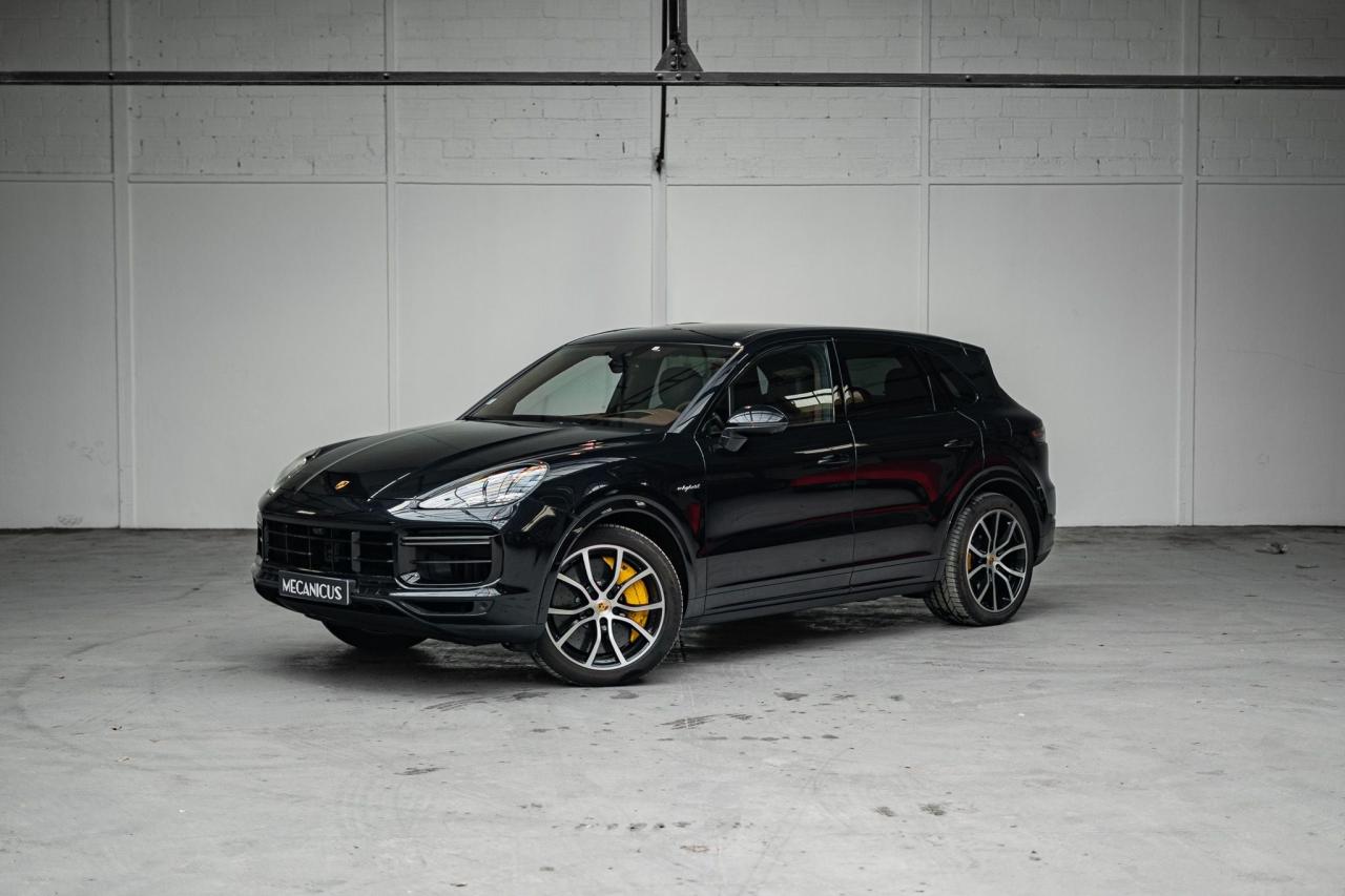 2020 Porsche Cayenne Turbo S E-Hybrid LesAnciennes.com