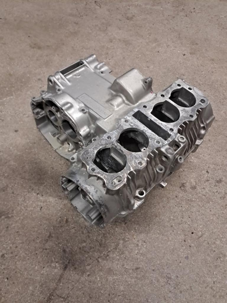 Carter moteur pour HONDA CB 350 Four LesAnciennes.com