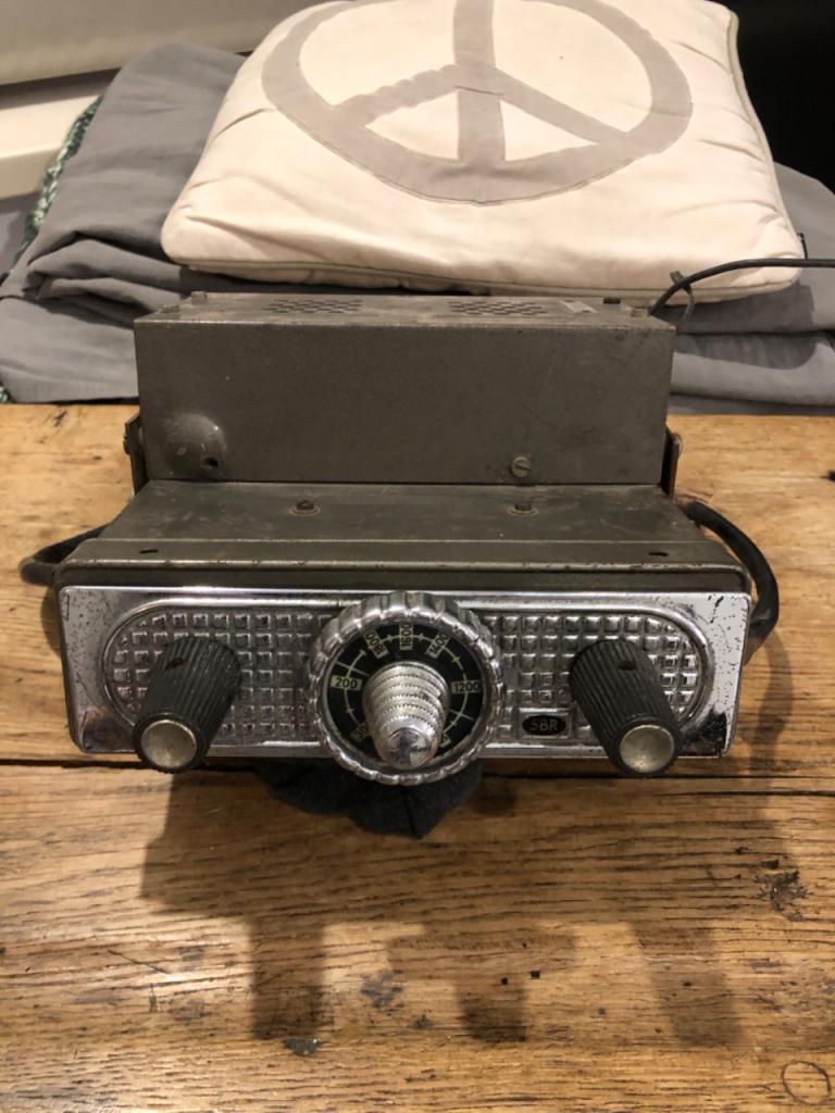 SBR autoradio PV8 de 1956 vintage LesAnciennes.com
