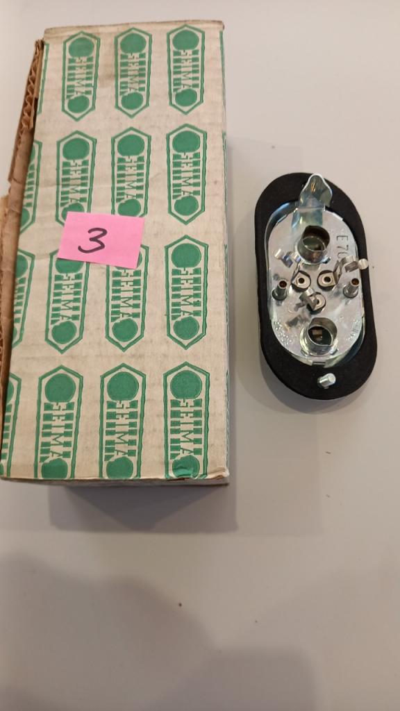 PLATINE FEU AR GAUCHE RENAULT R4 F4 LesAnciennes.com