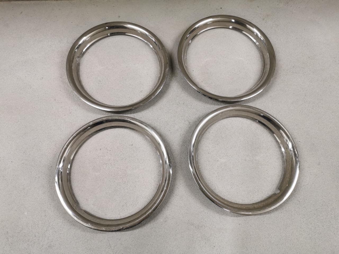 Enjoliveurs de roues en inox poli LesAnciennes.com