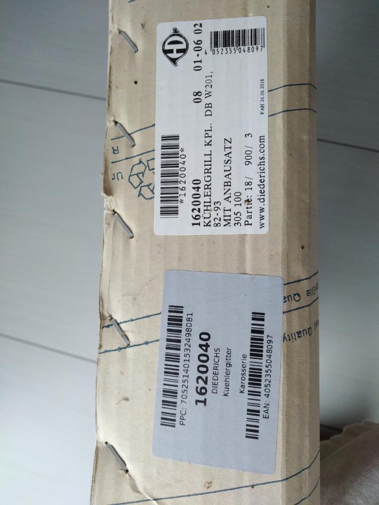 CALANDRE NEUVE MERCEDES 190 E LesAnciennes.com