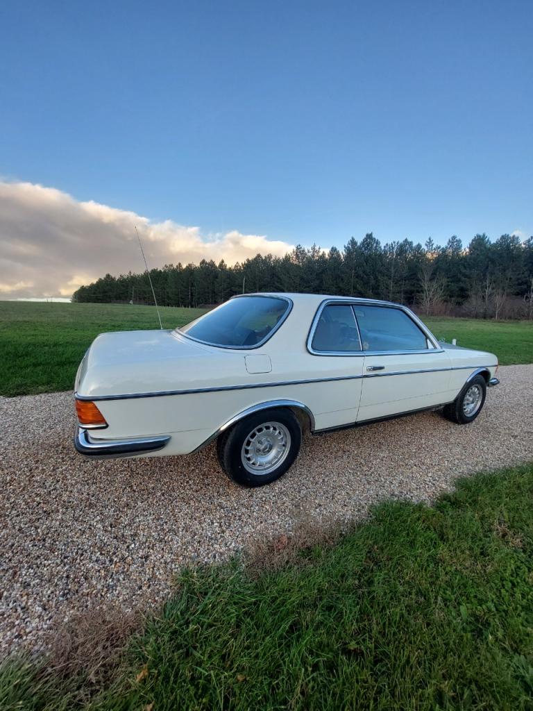 MERCEDES 230 C - 1980 LesAnciennes.com