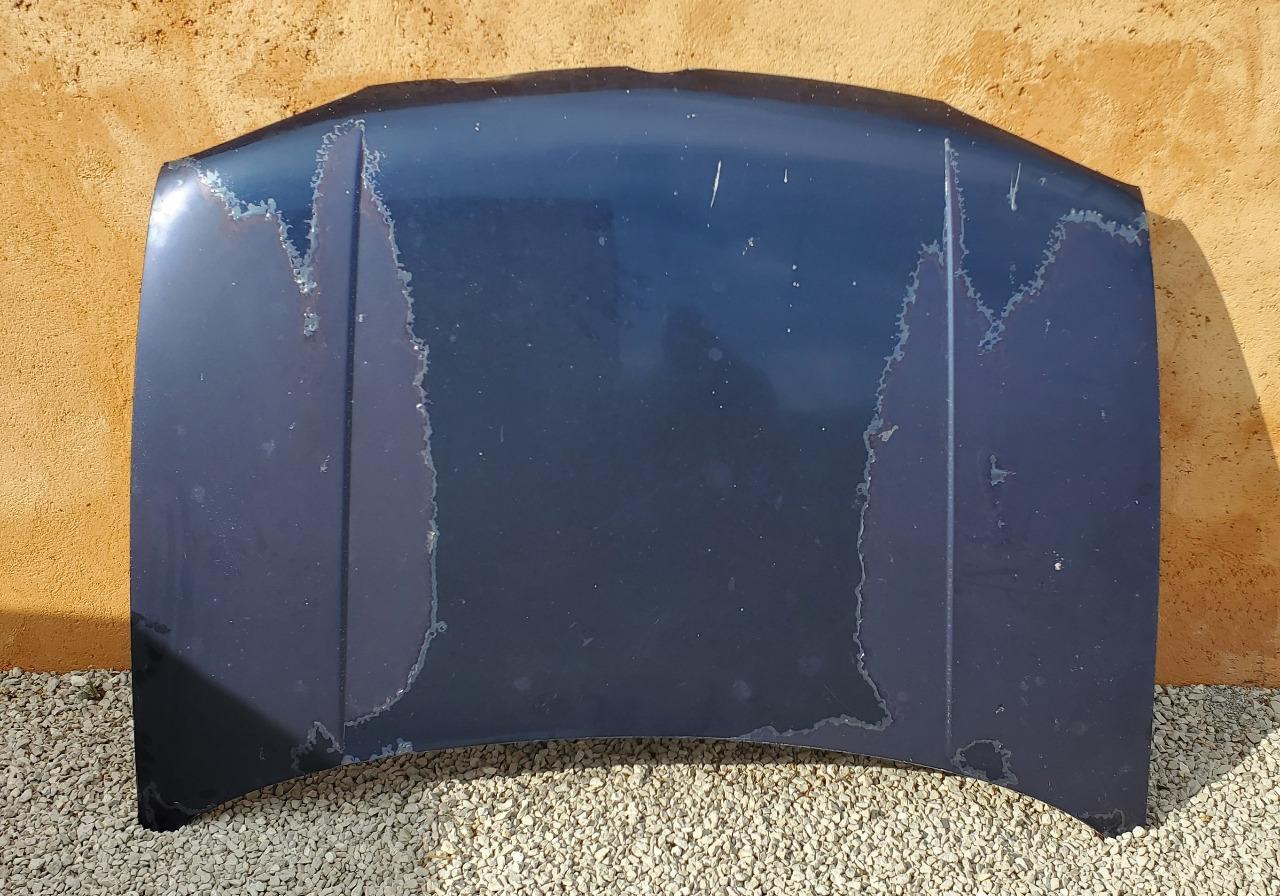 Capot GOLF 4 avec un petit défaut et à repeindre LesAnciennes.com