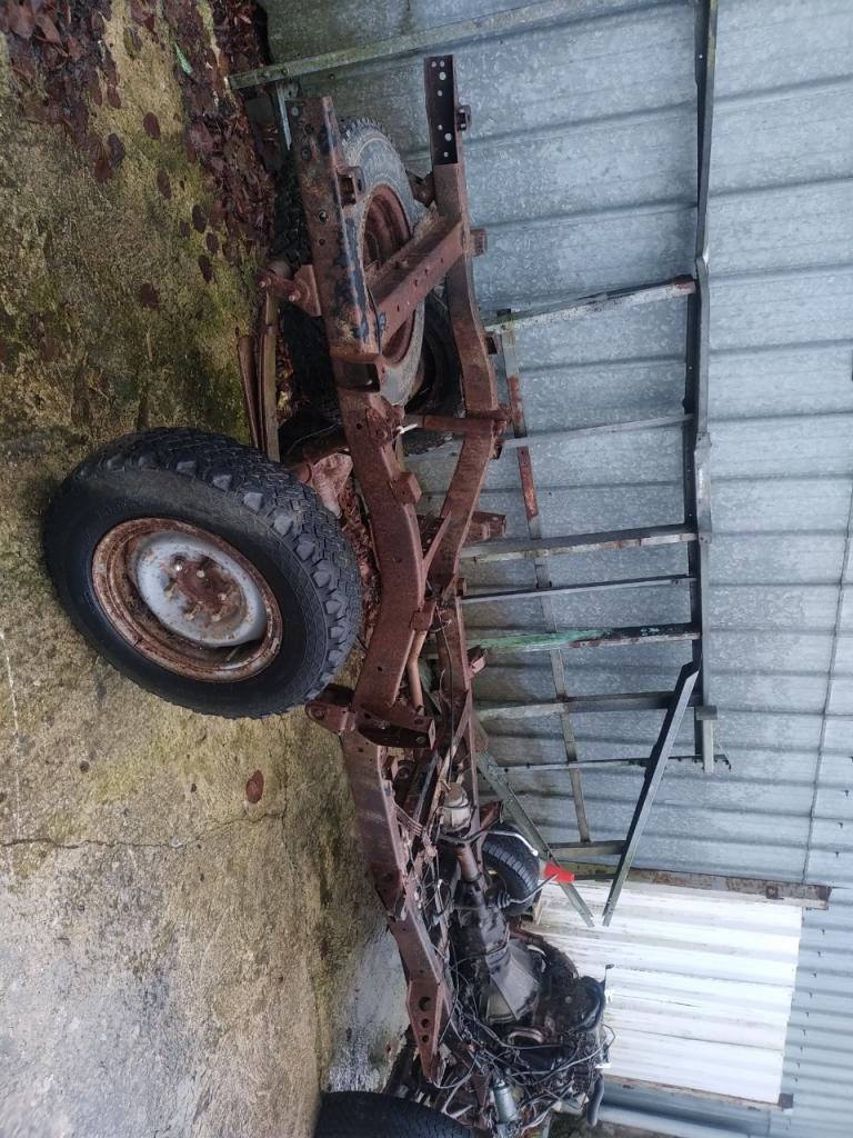 Lot de pièces DATSUN 720 King kab LesAnciennes.com