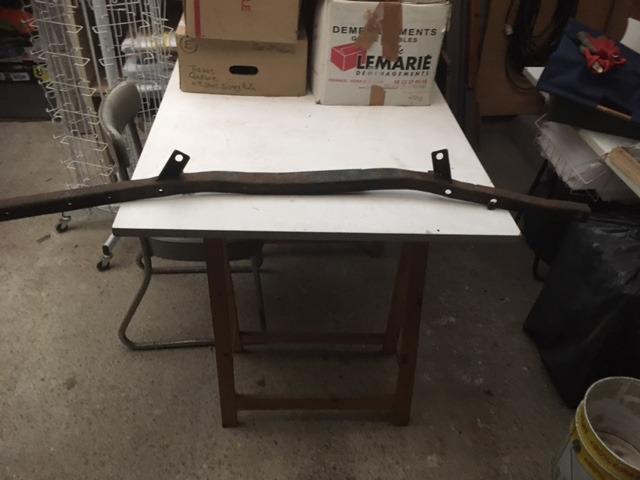 Ferrure AV VOLVO P1800 jensen LesAnciennes.com