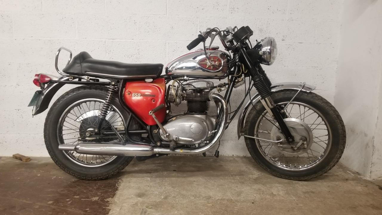 BSA Lightning - 1969 LesAnciennes.com
