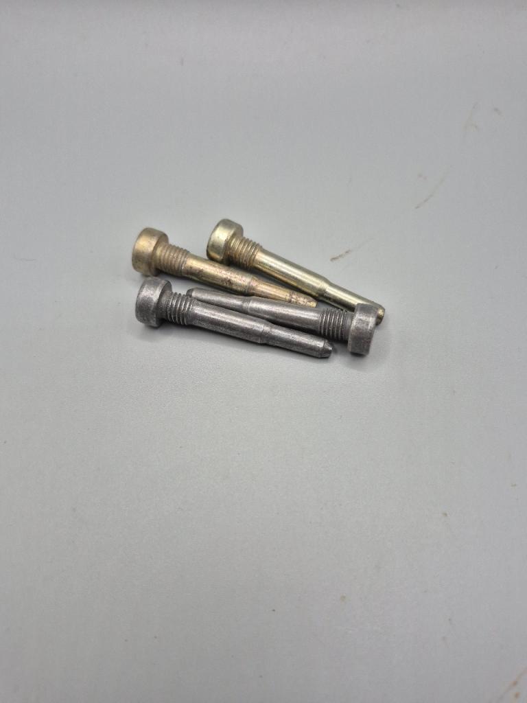 Axe Charnière de Porte Peugeot LesAnciennes.com