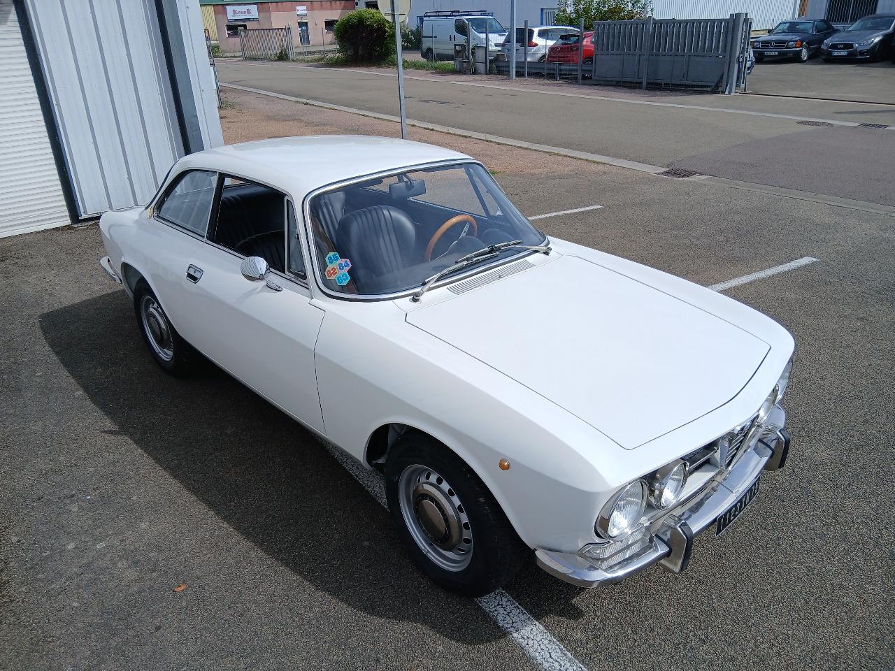 ALFA ROMEO 1300 GT JUNIOR - 1971 LesAnciennes.com