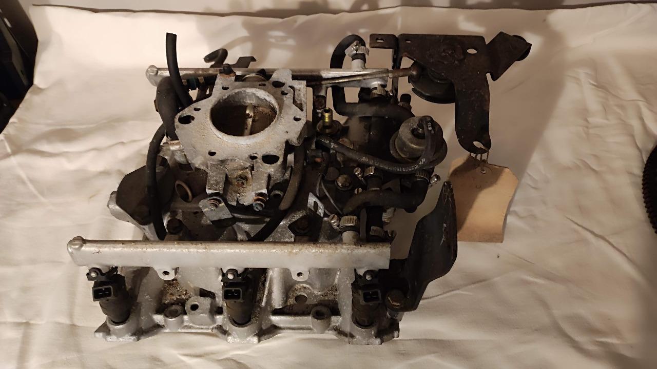 Système d'admission de Renault R25T 205 CV Z7U LesAnciennes.com