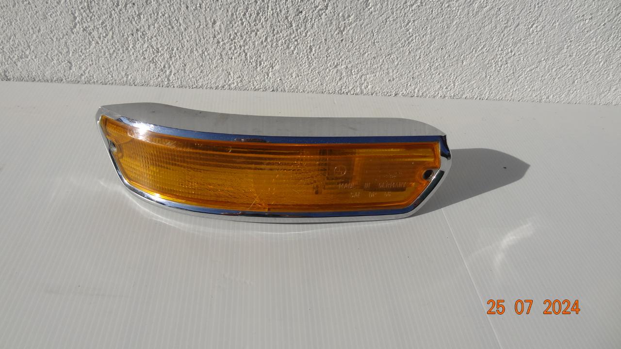 Feu BMW 2002 LesAnciennes.com