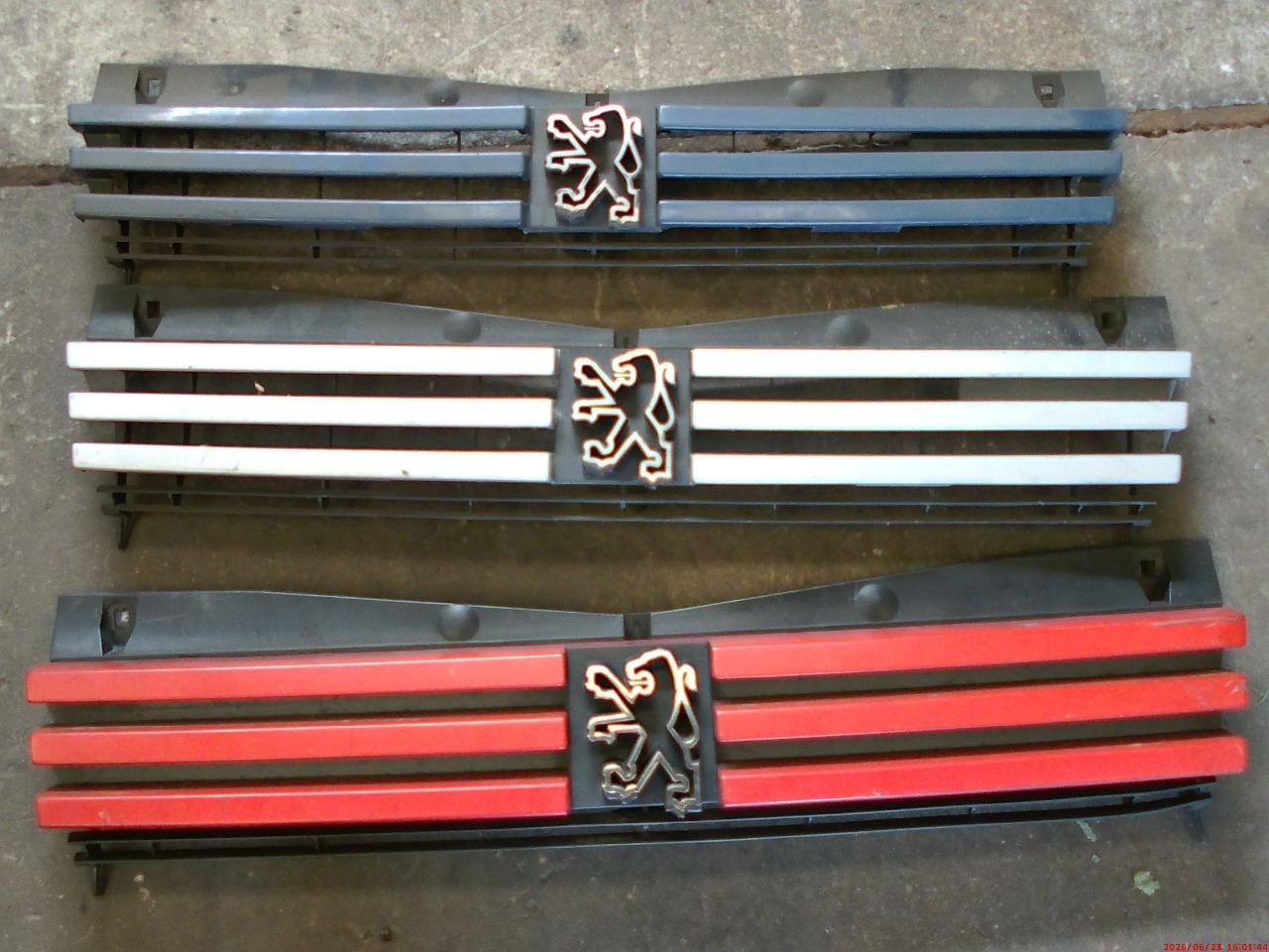 Calandre PEUGEOT 205 LesAnciennes.com