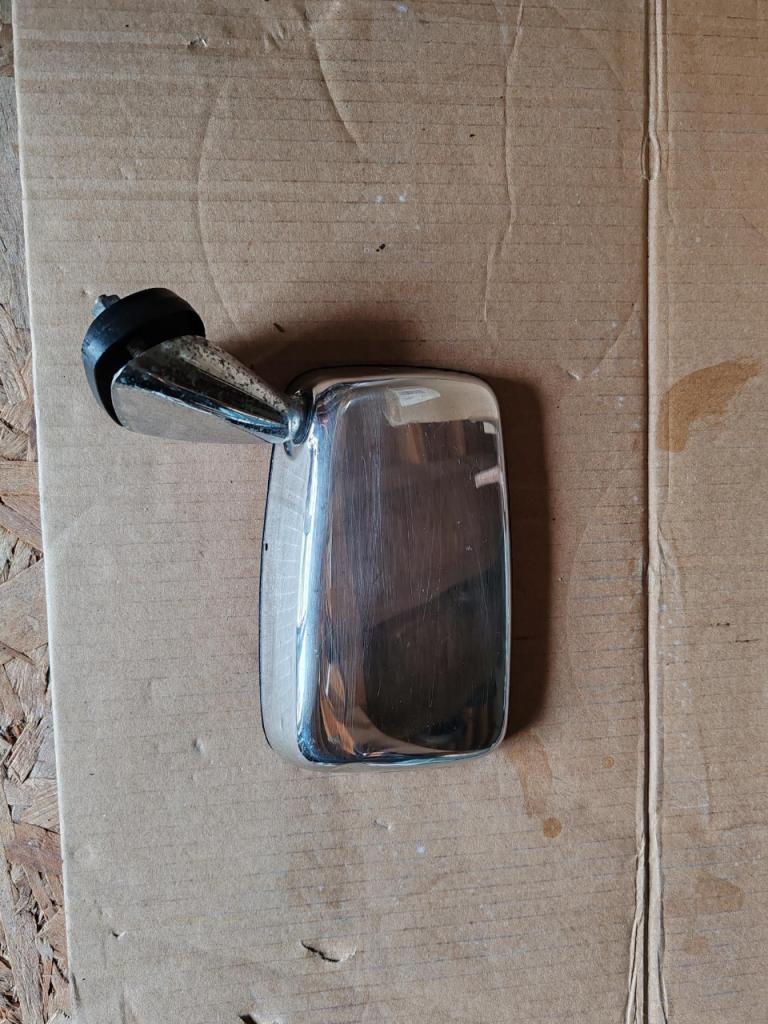 Rétro gauche Ford Fiesta Escort Taunus Granada LesAnciennes.com