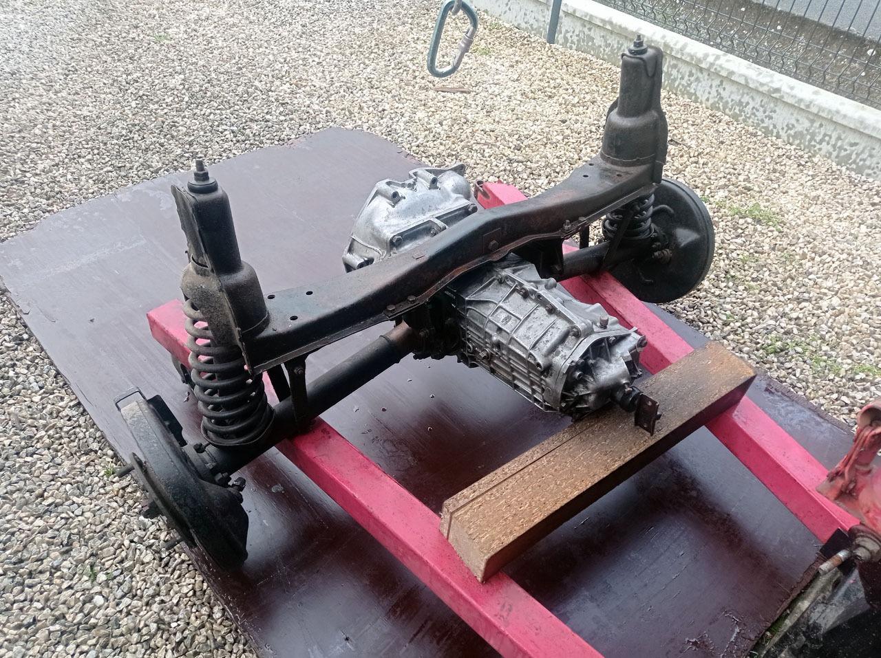 RENAULT 8 - train arrière + boite 4 à butée guidée LesAnciennes.com