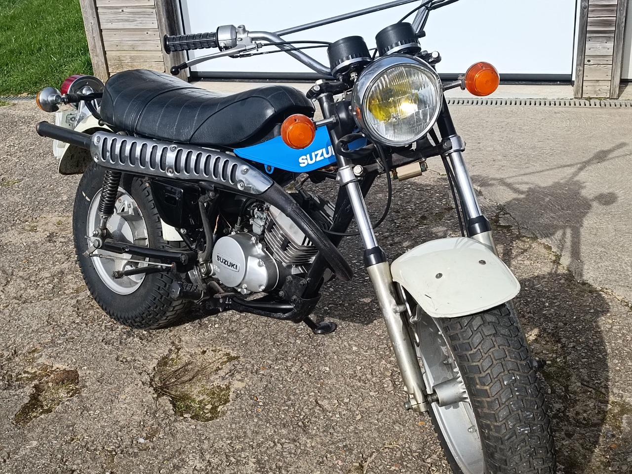 SUZUKI RV 125 VanVan - 1975 LesAnciennes.com