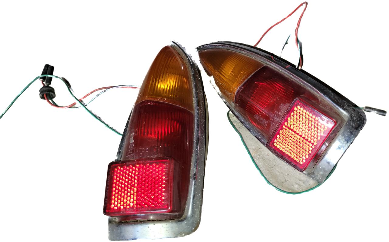 FEUX ARRIÈRE VANDEN PLAS Princess ADO16 MK1 LesAnciennes.com