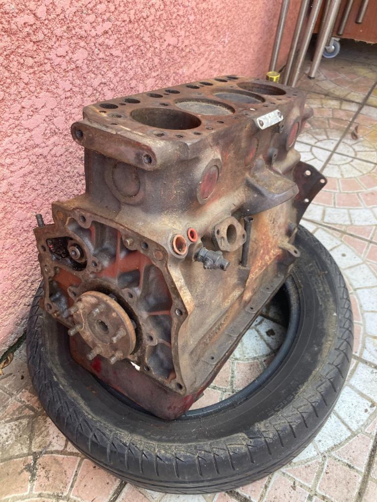 Bloc moteur MG MGB LesAnciennes.com